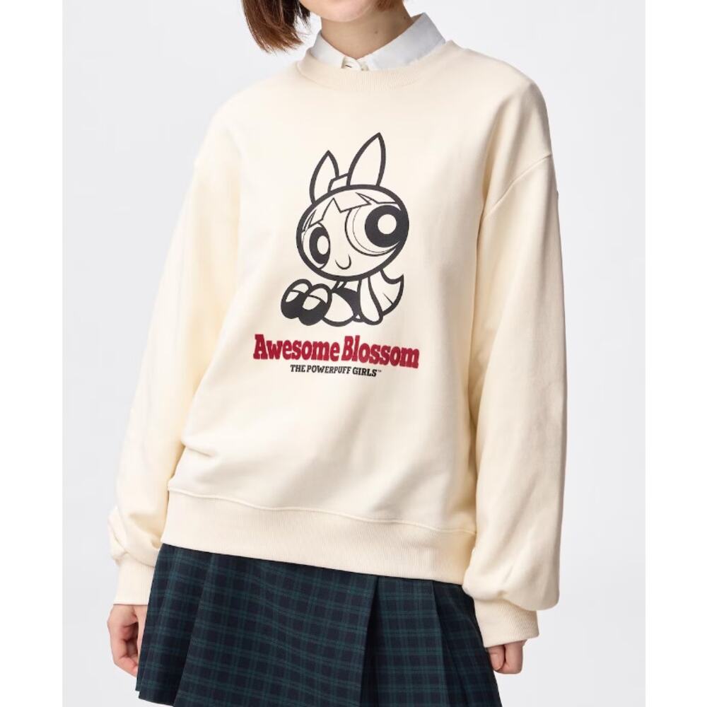 GU (Uniqlo) x The Powerpuff Girls Awesome Blossom Sweatshirt in Natural